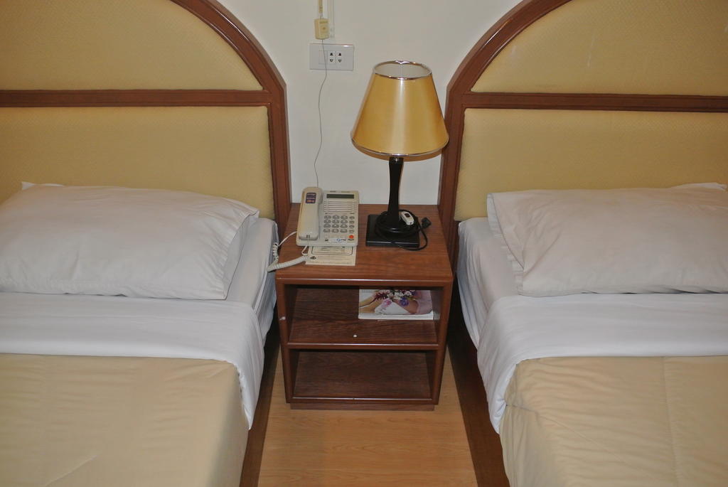 Supak Hotel Kalasin Værelse billede